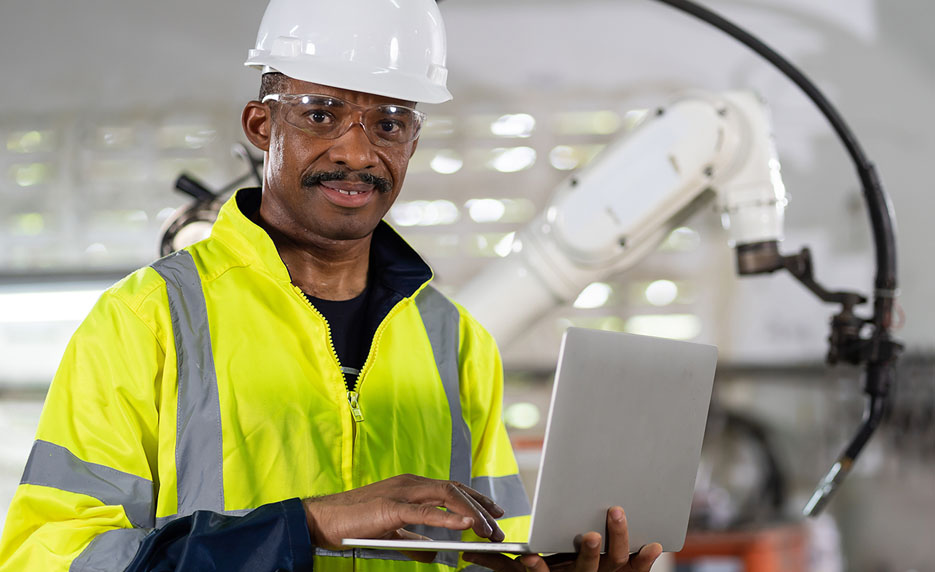 Robotics-Technician-with-VR-Training-VR-Headset-v3-Included